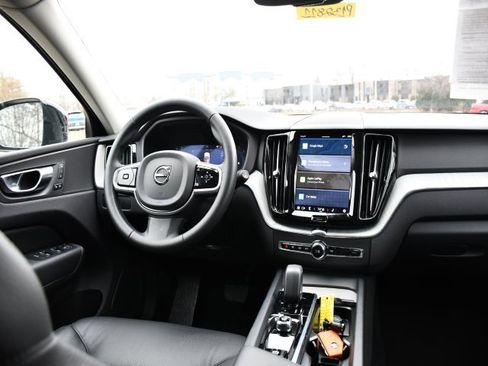 Certified 2025 Volvo XC60 B5 Plus image 18