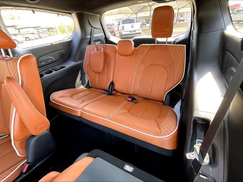 New 2026 Chrysler Pacifica Pinnacle FWD image 22
