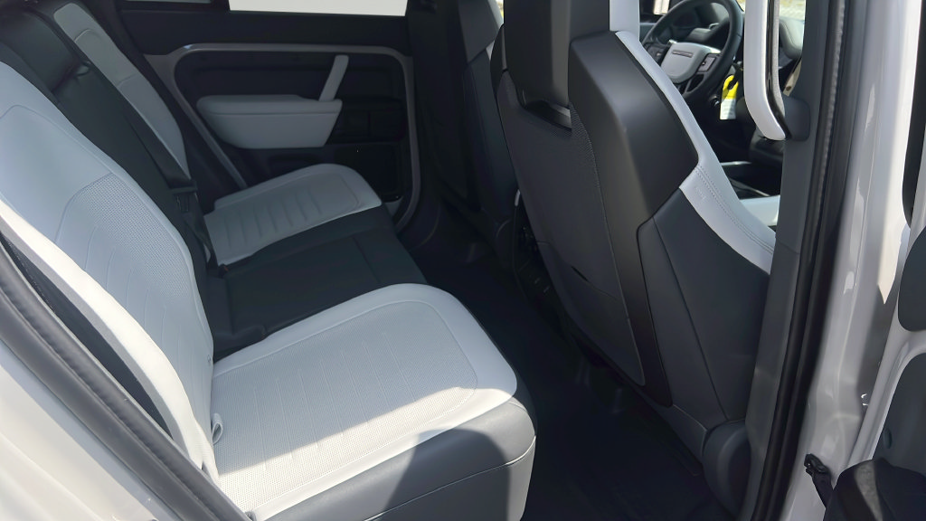 New 2026 Land Rover Defender 110 AWD/4WD image 17