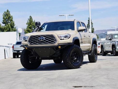 Used 2019 Toyota Tacoma TRD Off-Road w/ Technology Package AWD/4WD image 5
