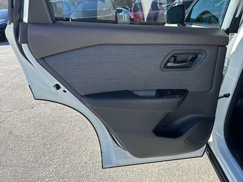 Used 2023 Nissan Rogue S image 24