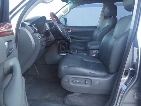 Used 2008 Lexus LX 570 4WD w/ Technology Pkg image 10