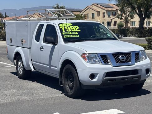 Used 2017 Nissan Frontier SV RWD image 1