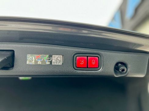 Used 2023 Mercedes-Benz E 350 4MATIC Sedan image 9