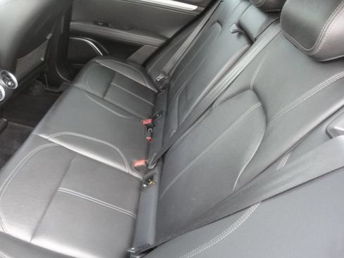 Used 2018 Alfa Romeo Stelvio AWD image 9