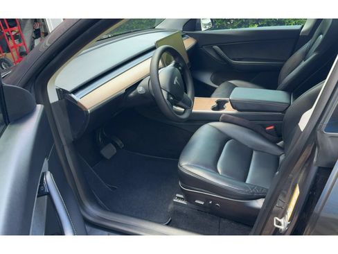 Used 2021 Tesla Model Y Long Range AWD/4WD image 5