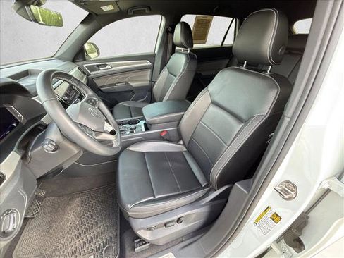 Used 2022 Volkswagen Atlas Cross Sport SE w/ Black Wheel Package image 14