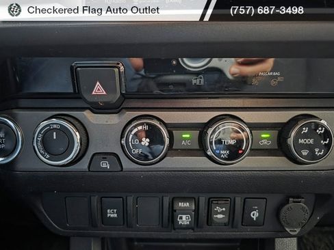 Used 2018 Toyota Tacoma TRD Sport image 19