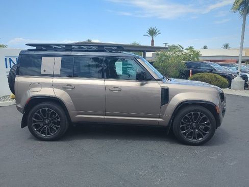Used 2025 Land Rover Defender 110 AWD/4WD image 4