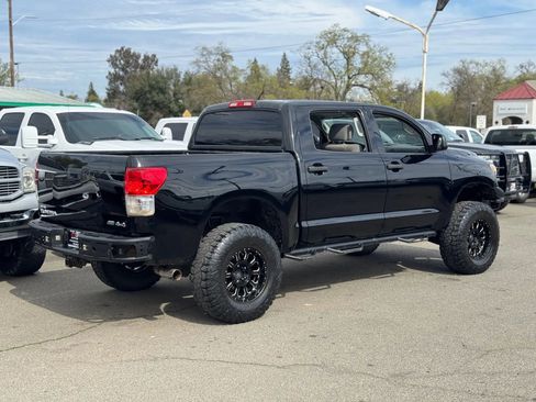 Used 2013 Toyota Tundra 4x4 CrewMax w/ Tow Pkg image 4