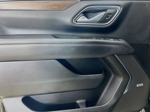 Used 2022 Chevrolet Suburban High Country image 18