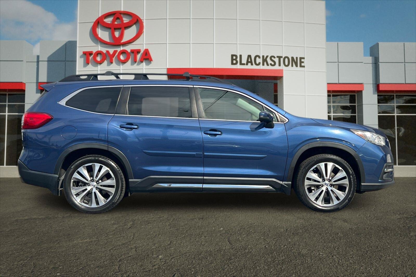 Used 2021 Subaru Ascent Limited w/ Technology Package AWD/4WD image 2