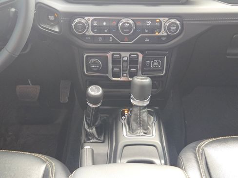 Used 2025 Jeep Gladiator Sport image 17