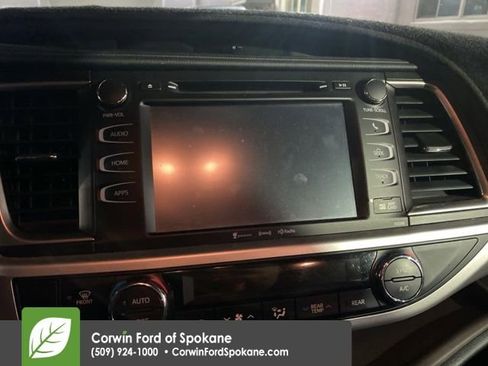 Used 2019 Toyota Highlander XLE image 12