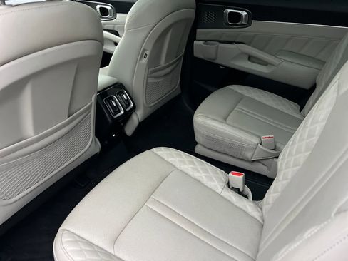 Used 2021 Kia Sorento SX image 4