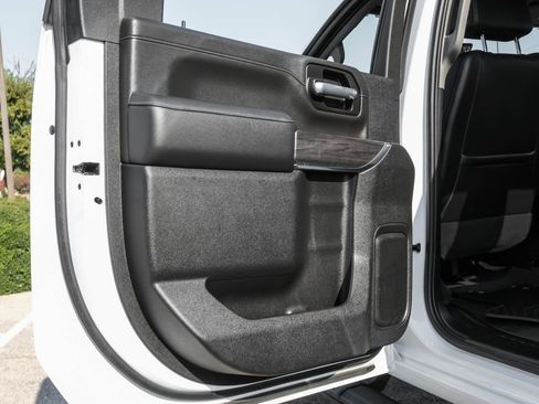 Used 2020 Chevrolet Silverado 2500 LTZ w/ LTZ Premium Package image 52