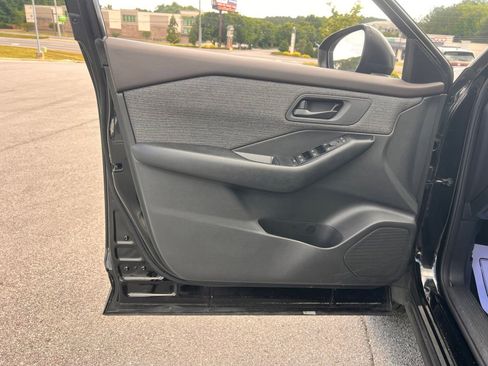 Used 2023 Nissan Rogue S FWD image 23