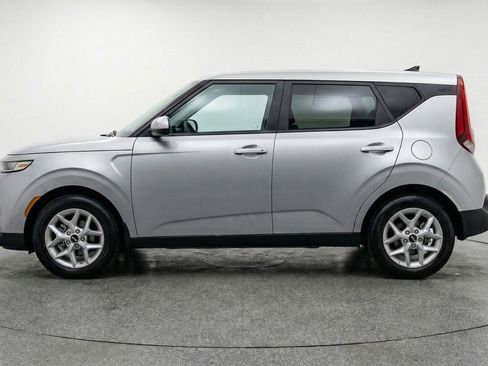 Used 2025 Kia Soul LX w/ LX Technology Package image 5