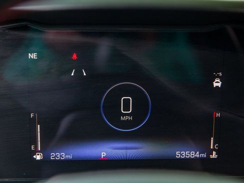 Used 2025 Chevrolet Trax RS image 18