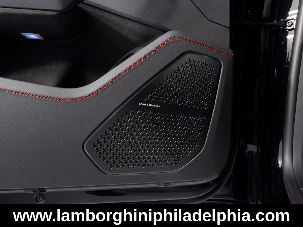 Used 2026 Lamborghini Urus SE AWD/4WD image 14