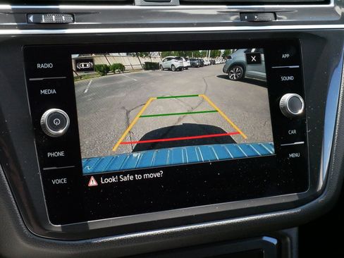 Certified 2024 Volkswagen Tiguan SE AWD/4WD image 33