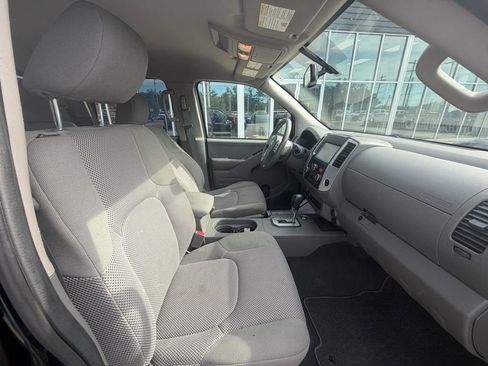 Used 2020 Nissan Frontier SV w/ Midnight Edition Floor Mats AWD/4WD image 12