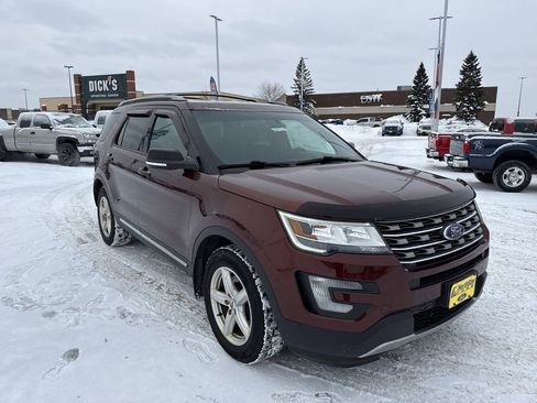 Used 2016 Ford Explorer XLT w/ Equipment Group 201A image 4