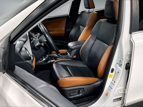 Used 2016 Toyota RAV4 SE image 21