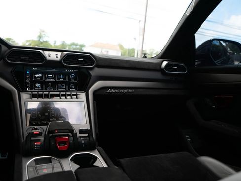 Used 2024 Lamborghini Urus Performante AWD/4WD image 64