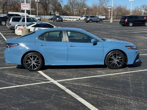Used 2023 Toyota Camry SE image 2