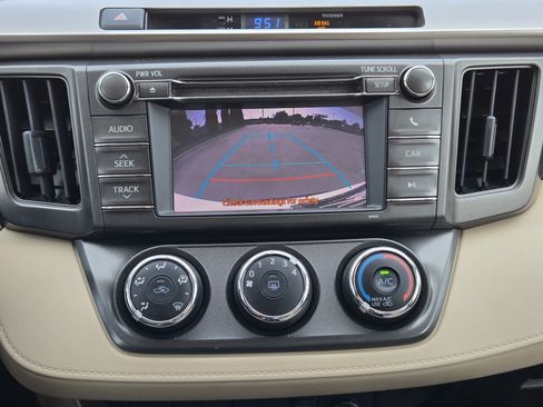 Used 2013 Toyota RAV4 LE FWD image 16
