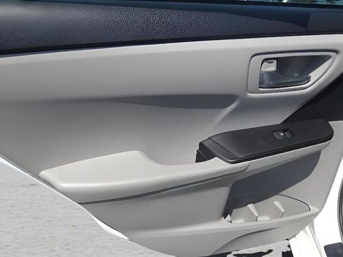 Used 2016 Toyota Camry LE FWD image 17