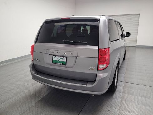 Used 2019 Dodge Grand Caravan SXT image 7