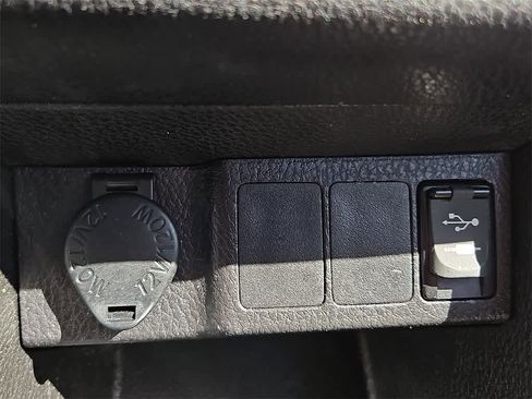 Used 2017 Toyota Corolla LE image 25