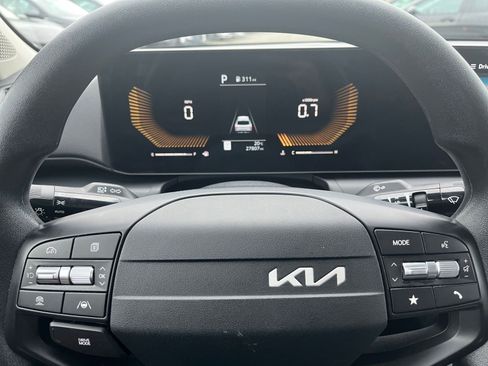Used 2025 Kia K4 LXS image 27