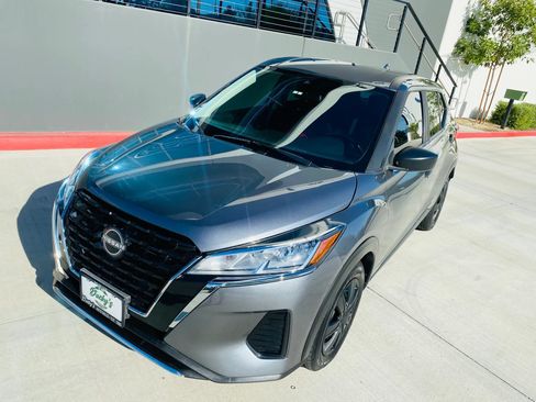 Used 2023 Nissan Kicks S FWD image 3