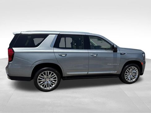 Used 2023 GMC Yukon Denali AWD/4WD image 3