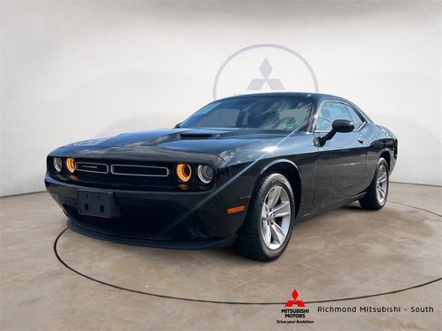 Used 2023 Dodge Challenger SXT image 7