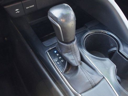 Used 2018 Toyota Camry SE w/ Moonroof Package image 8