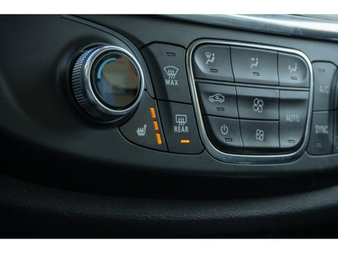 Used 2021 Chevrolet Traverse LT image 25