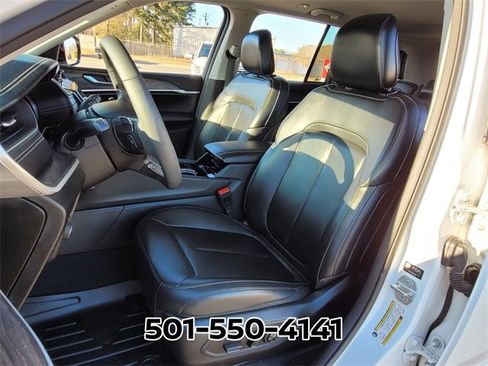 Used 2023 Jeep Grand Cherokee Limited w/ Black Appearance Package image 7