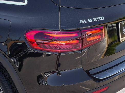 New 2026 Mercedes-Benz GLB 250 4MATIC image 11