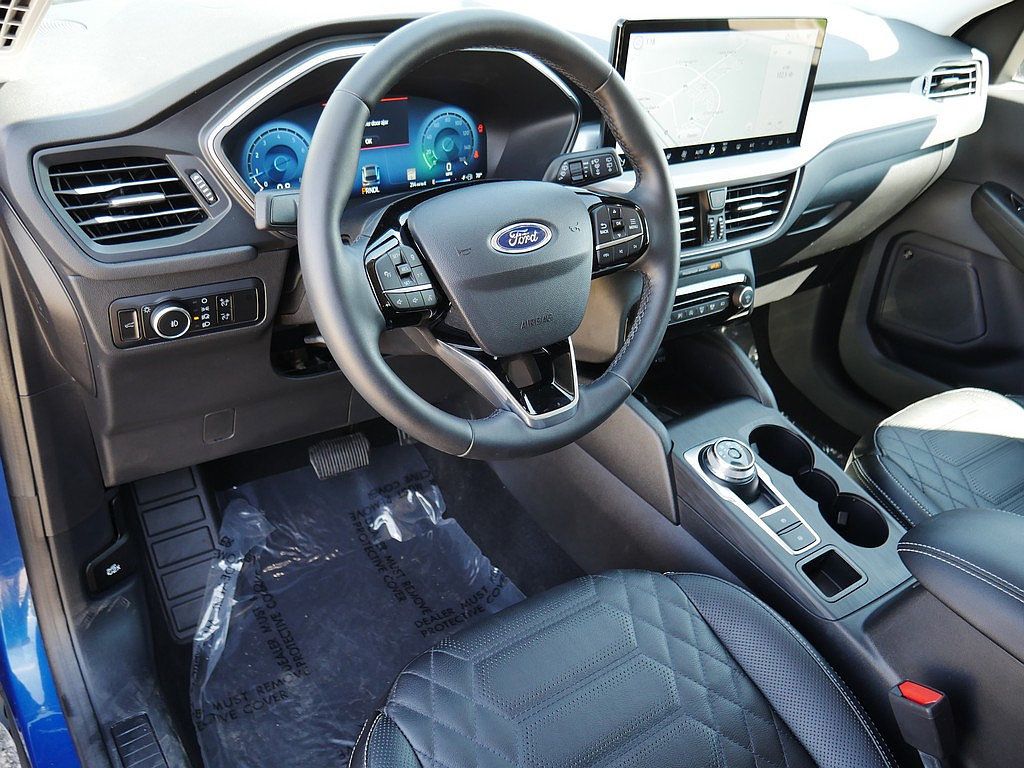 Used 2023 Ford Escape Platinum w/ Premium Technology Package AWD/4WD image 11