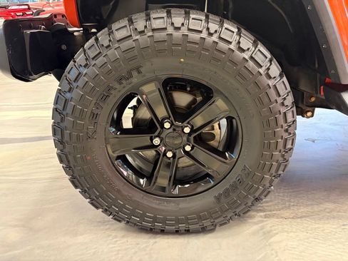 Used 2018 Jeep Wrangler Unlimited Sahara w/ Cold Weather Group AWD/4WD image 22