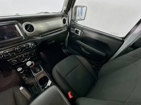 Used 2020 Jeep Gladiator Overland w/ Trailer Tow Package AWD/4WD image 11