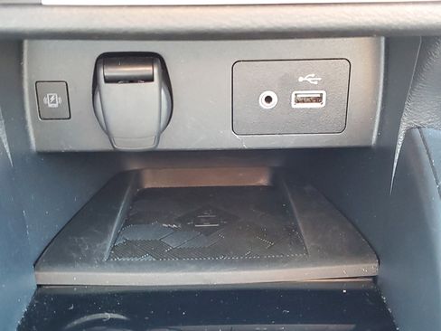 Used 2025 Nissan Versa SV image 27