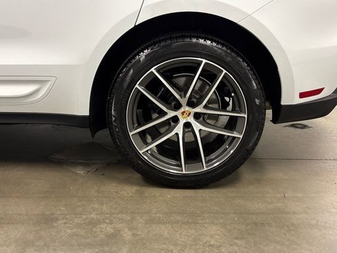 Used 2024 Porsche Macan image 11