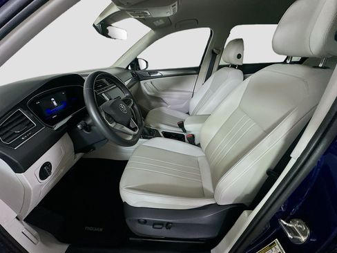 Used 2023 Volkswagen Tiguan SE FWD image 13