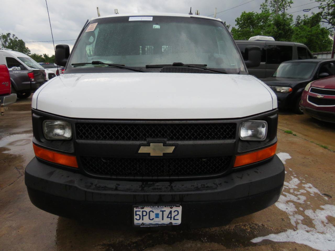 Used 2014 Chevrolet Express 2500 RWD image 2