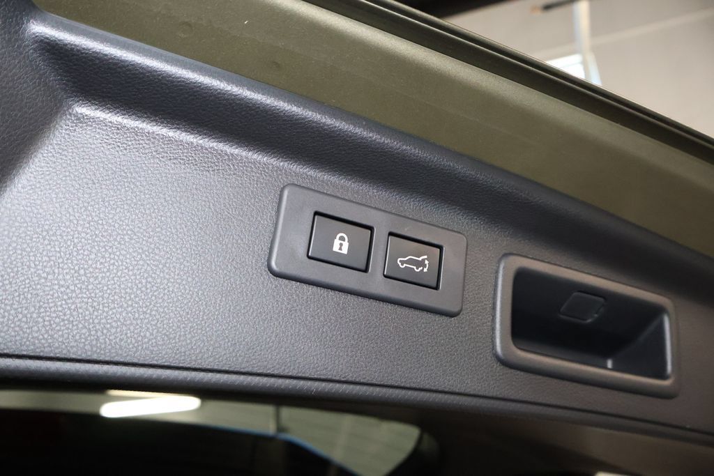 Used 2023 Subaru Forester Premium AWD/4WD image 18